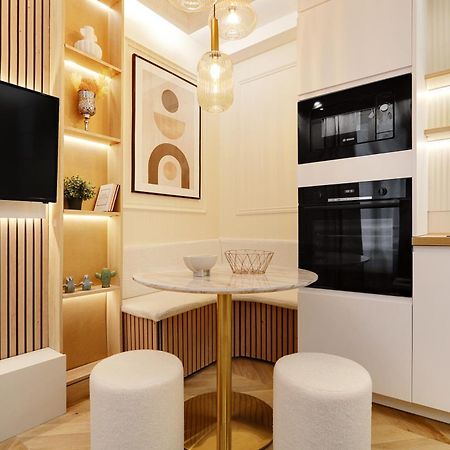 Off Majesti Upper Marais Apartment- Rue Du Faubourg Saint-Martin Parijs Buitenkant foto