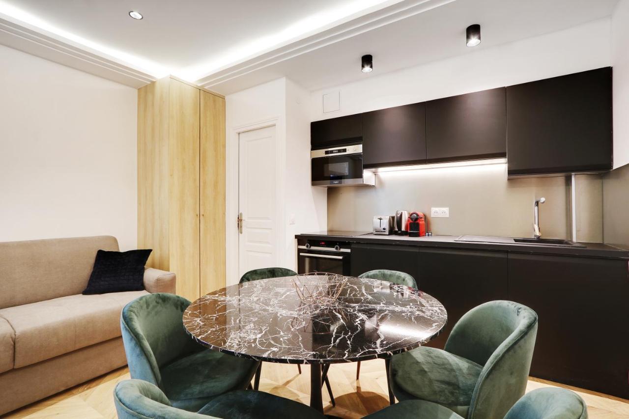 Off Majesti Upper Marais Apartment- Rue Du Faubourg Saint-Martin Parijs Buitenkant foto