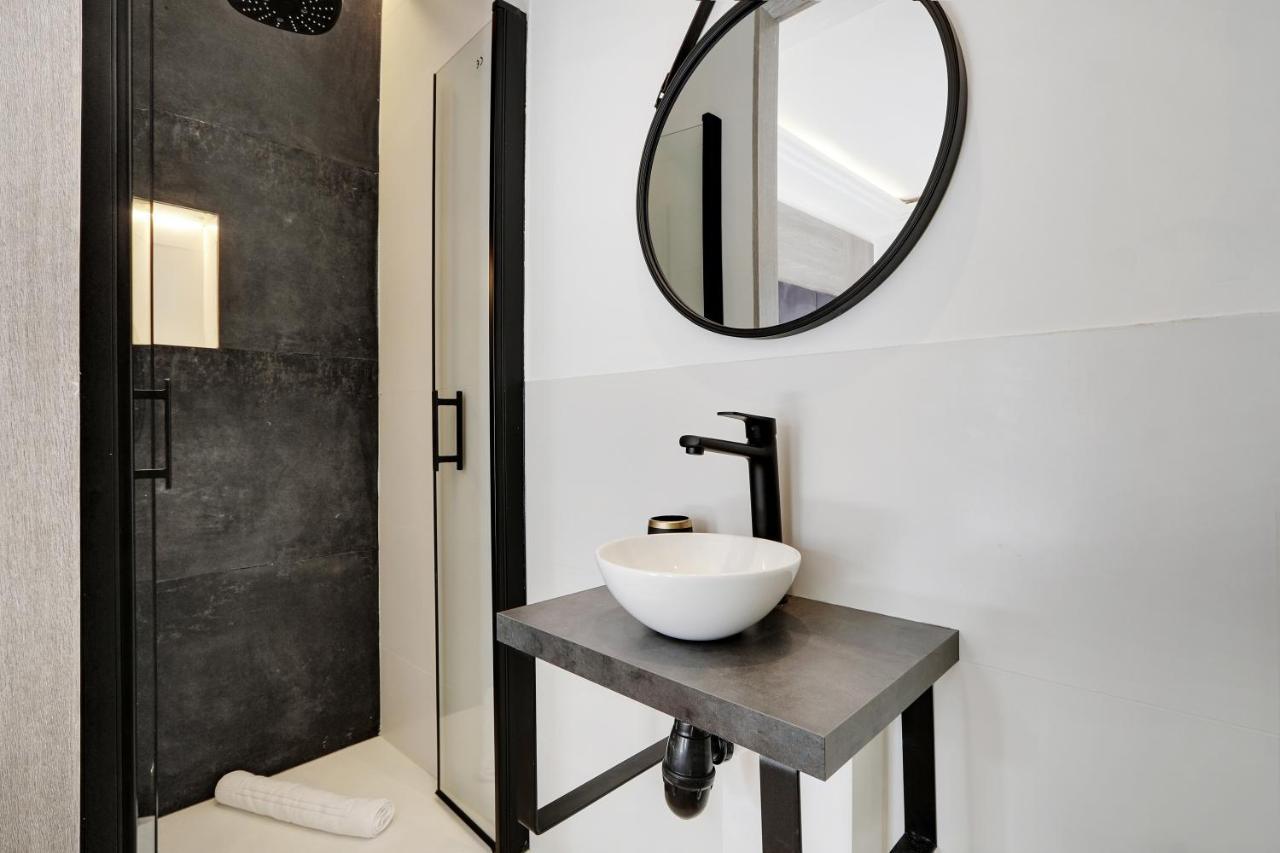 Off Majesti Upper Marais Apartment- Rue Du Faubourg Saint-Martin Parijs Buitenkant foto