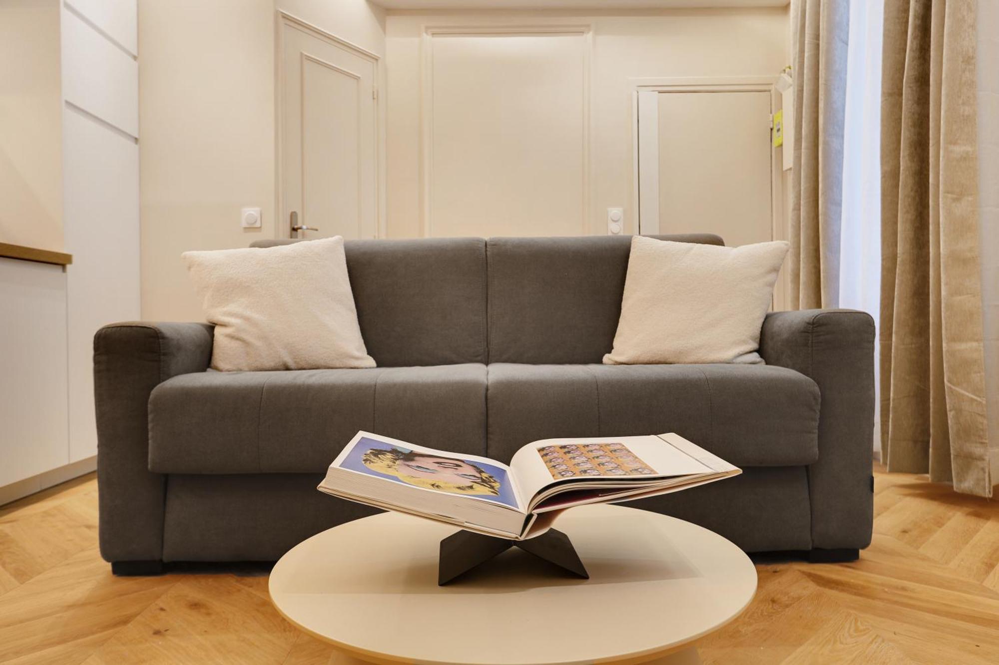 Off Majesti Upper Marais Apartment- Rue Du Faubourg Saint-Martin Parijs Buitenkant foto